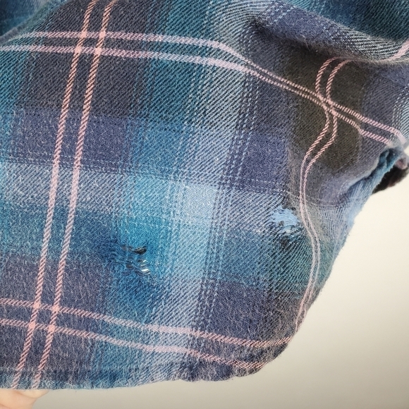 AMERICAN Eagle Flannel Button Up Shirt Womens Small Destroyed Blue Pink Plaid - Picture 13 of 13
